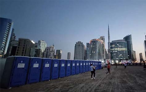दुबई में रनिंग इवेंट के लिए टोपिंडस पोर्टेबल टॉयलेट